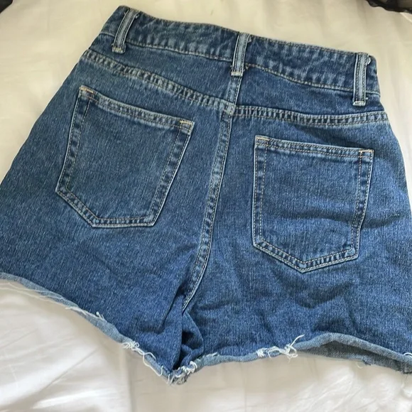 Mom shorts NWOT - Picture 3 of 3